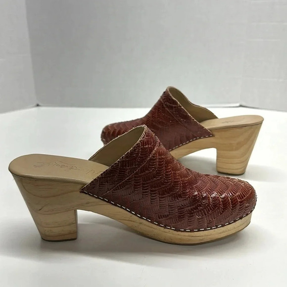 Free People Hillary Clog Leather Wooden Heeled Mule Shoes High Heels Size 40 10 - Picture 6 of 12